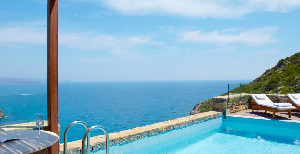 Daios Cove Luxury Resort & Villas ▶︎ Eigener Aussenpool für Zimmer I GREEKCUISINEmagazine