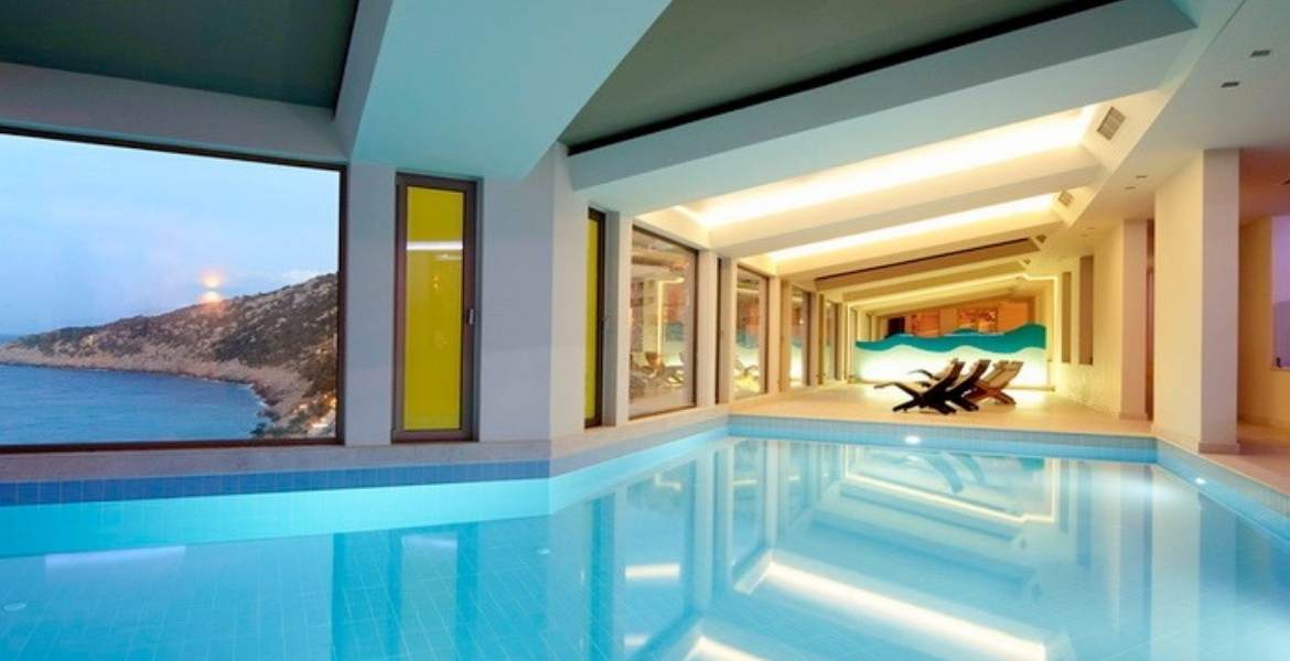 Daios Cove Luxury Resort & Villas ▶︎ Indoorpool I GREEKCUISINEmagazine