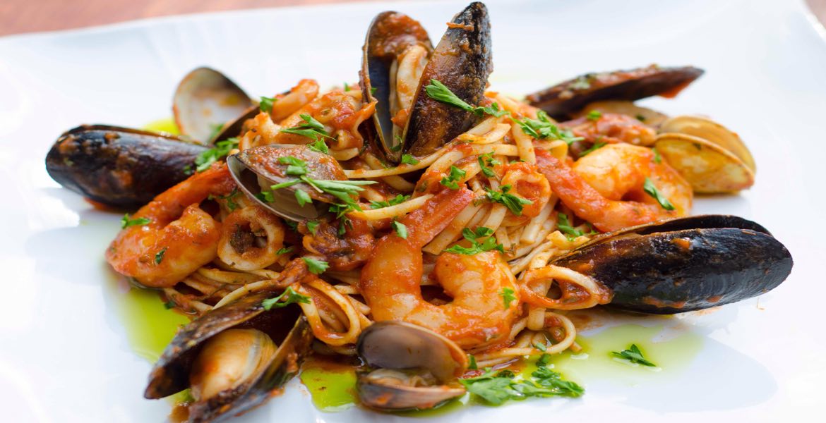 Spaghetti Marinara ▶︎ Pasta mit Meeresfrüchten I GREEKCUISINEmagazine