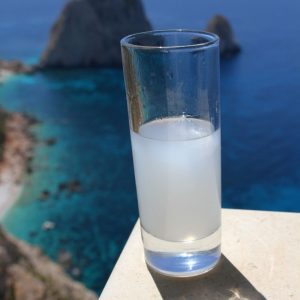 Ouzo ► traditionelles griechisches Getränk | GREEKCUISINEmagazine