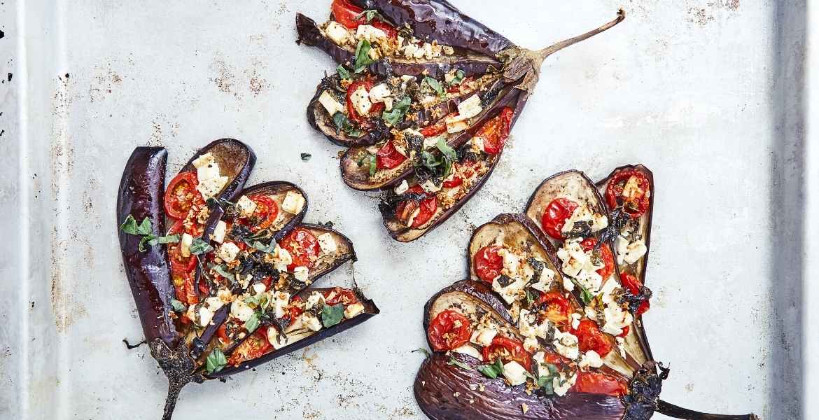 Aubergine mit Schafskäse und Tomaten ▶︎ Mediterranes Rezept mit Gemüse und Käse I GREEKCUISINEmagazine