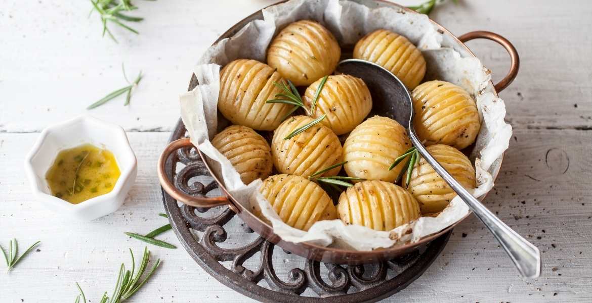 Rosmarinkartoffeln ▶︎ Kartoffeln mit Kräuter und Olivenöl I GREEKCUISINEmagazine