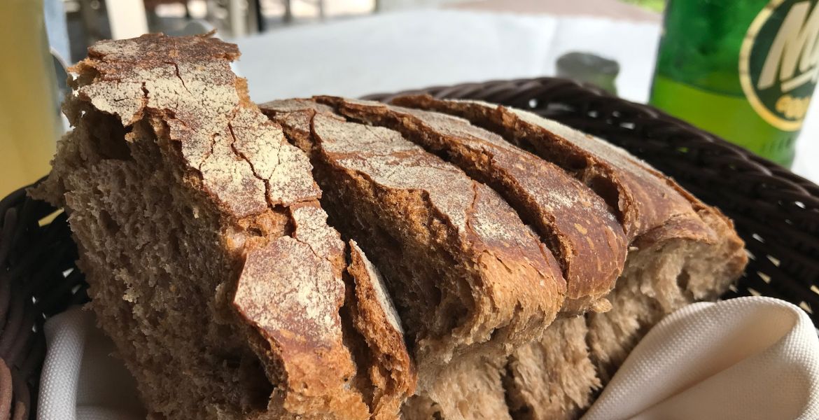 Hausgemachtes Brot ▶︎ aus Dinkel I GREEKCUISINEmagazine