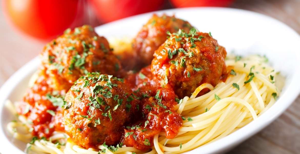 Spaghetti mit Hackbällchen ▶︎ Hartweizen mit Hackfleisch und Tomate