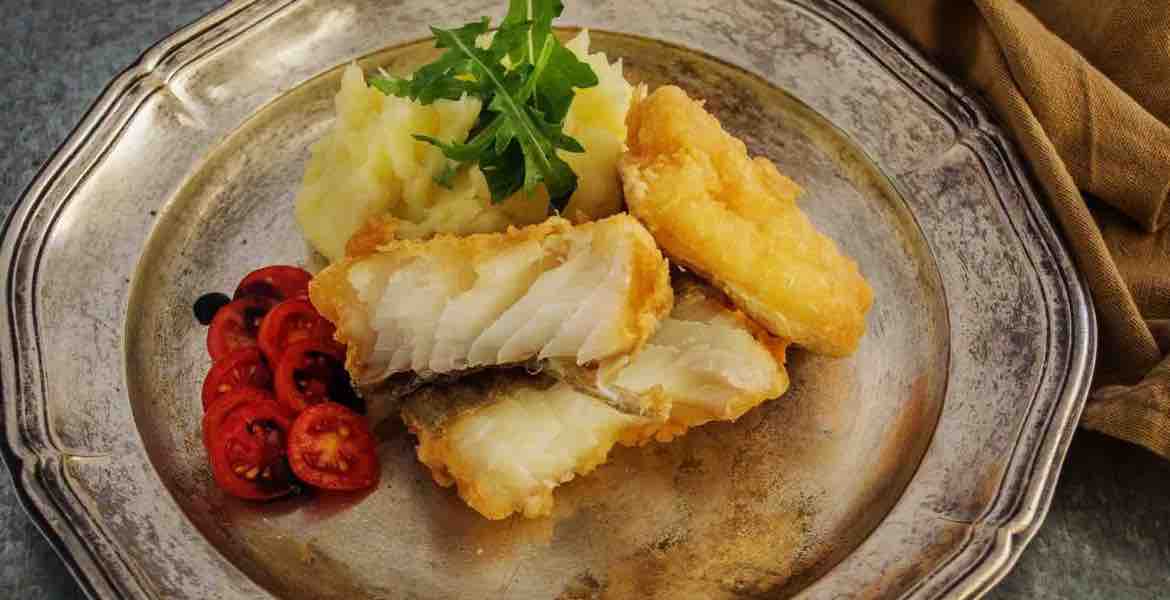 Bakaliaros mit Skordalia ▶︎ Fisch mit Kartoffelpaste I GREEKCUISINEmagazine