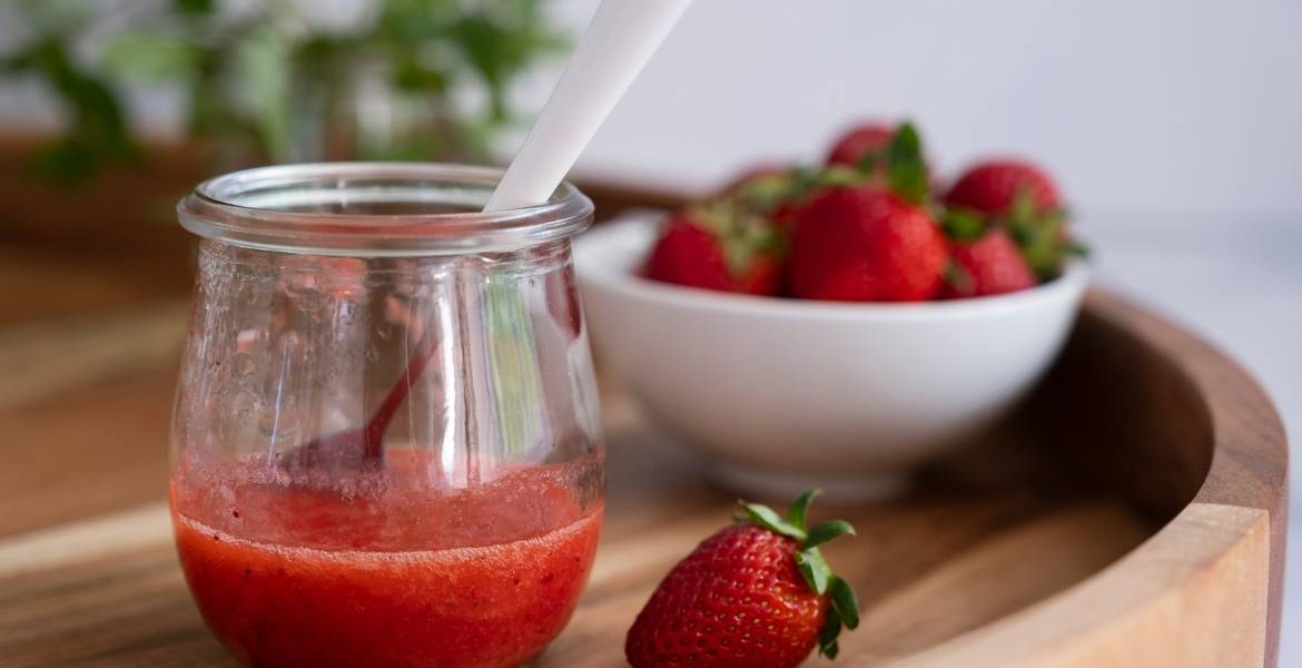 Erdbeeren im Glas ▶︎ Dessert I GREEKCUISINEmagazine