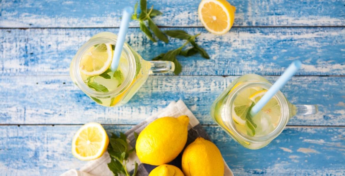 Zitronenlimonade ▶︎ Frischer Sommerdrink I GREEKCUISINEmagazine
