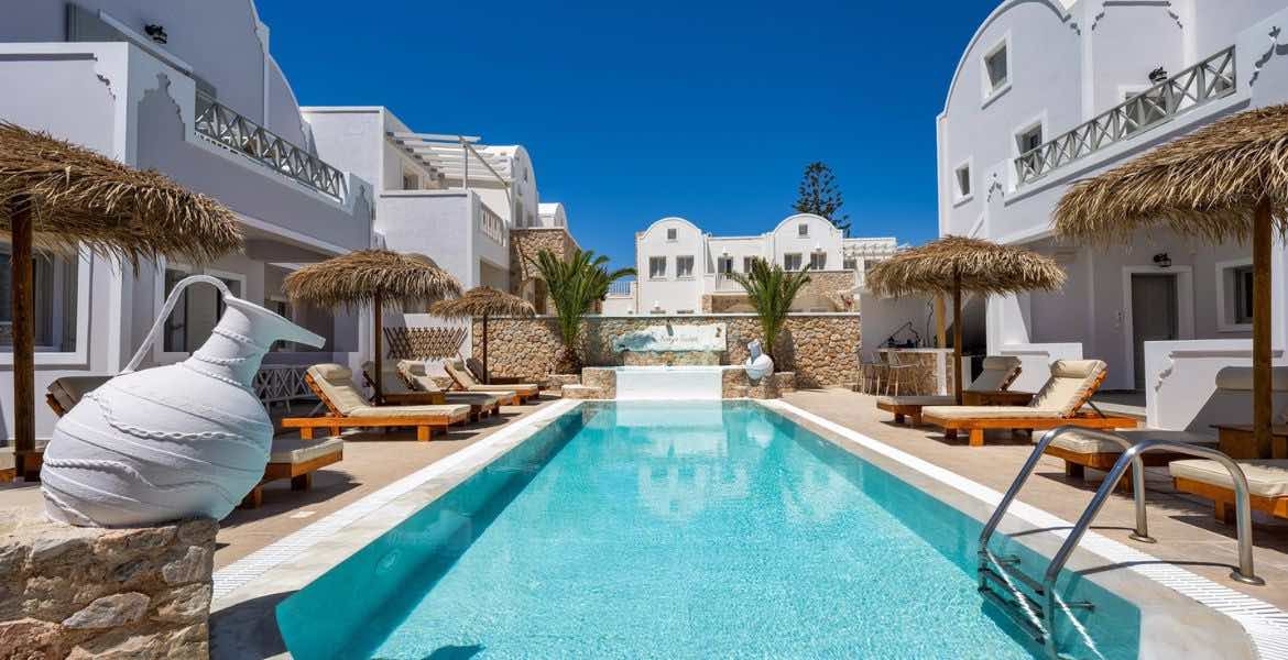 Kalya Suites ▶︎ Pool im Hotel I GREEKCUISINEmagazine