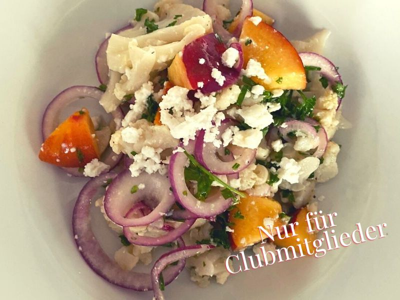 Blumenkohl mit Schafskäse ▶︎ Feiner Salat mit Blumenkohl und leckerem Erzeugnis aus Schafsmilch I GREEKCUISINEmagazine