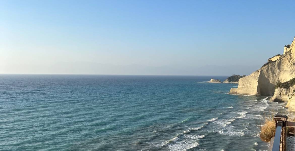 Loggas Sunset Beach ▶︎ wenig überlaufender Strand auf Korfu I GREEKCUISINEmagazine