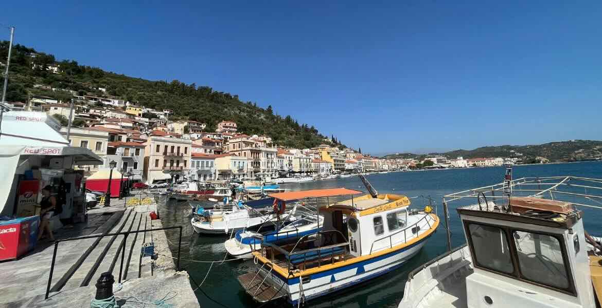 Malerisches Gythio ▶︎ Hafenort in Griechenland I GREEKCUISINEmagazine